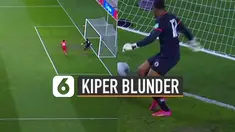 Sang kiper hendak menendang bola itu namun kontrolnya tidak sempurna.