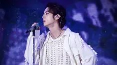 Dalam akun Instagram pribadinya, pria dengan nama lengkap Kim Seok Jin ini beberapa kali mengunggah momen saat berada di atas panggung. Penampilan Jin BTS pun selalu berhasil mencuri perhatian banyak penggemar. (Liputan6.com/IG/@jin)