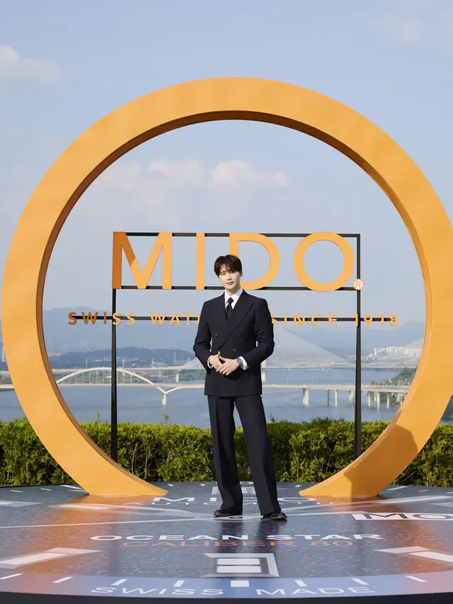 MIDO Perkenalkan Ocean Star 200 dengan brand ambassadoor Lee Jong Suk. (dok. Mido)