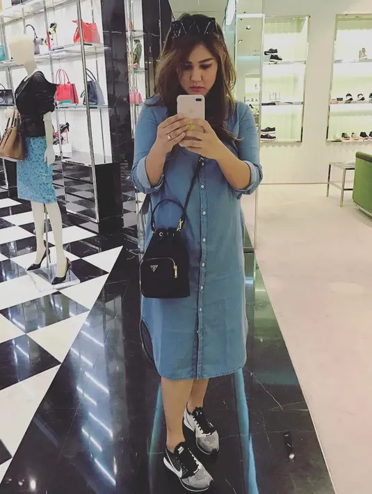 Sissy Priscillia terlihat begitu cantik menawan meskipun badannya tidak langsing. (Foto: instagram.com/sysiio)