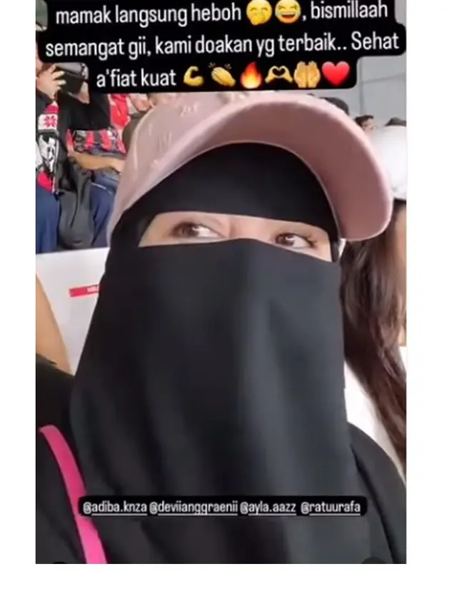 7 Potret Umi Pipik dan Adiba Khanza Dukung Egy Maulana Vikri, Curi Perhatian