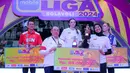 Pemain Jakarta BIN, Megawati Hangestri berfoto dengan trofi pemain terbaik PLN Mobile Proliga 2024 usai laga grand final di Indonesia Arena, Senayan, Jakarta, Sabtu (20/7/2024). (Bola.com/Bagaskara Lazuardi)