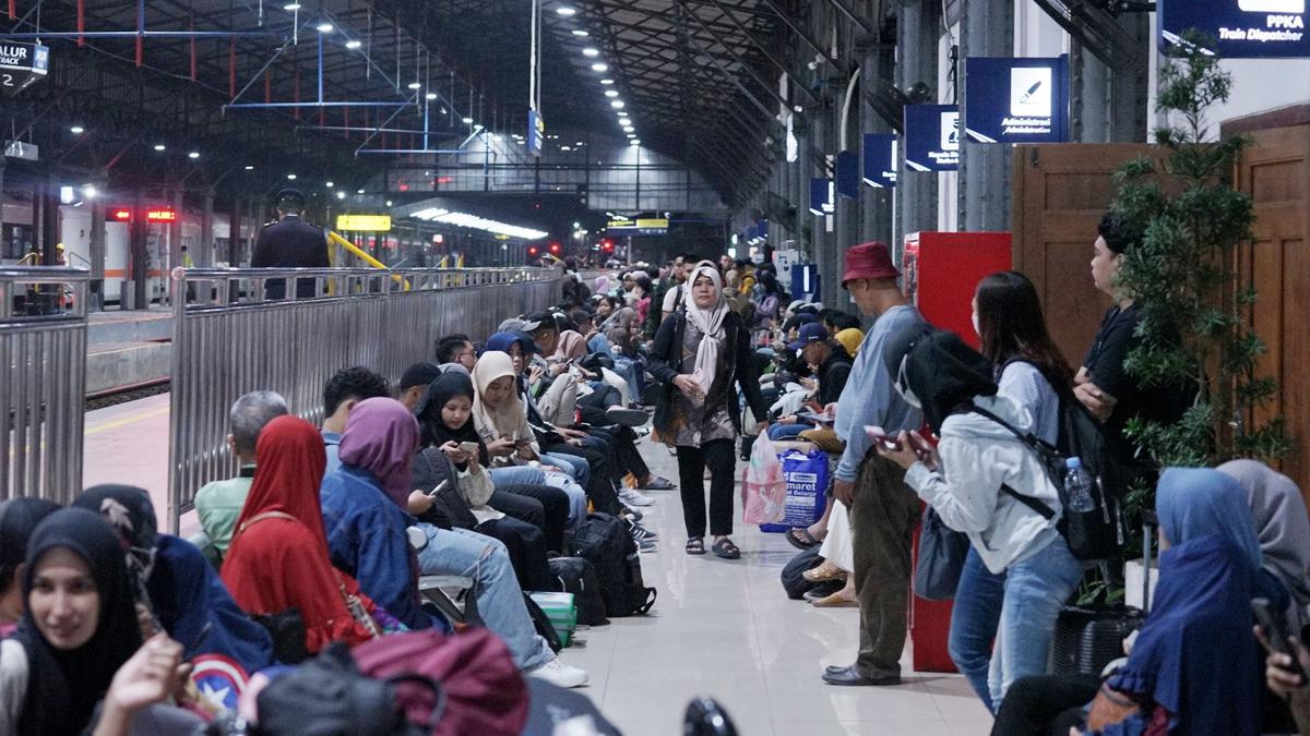 Sejumlah Jadwal Perjalanan Kereta Daop 4 Semarang Dibatalkan Imbas Genangan Jalur Pekalongan–Sragi