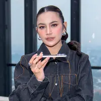 Samsung rilis ponsel terbaru yang diklaim paling tipis yang jadi favorit penyanyi Mahalini. [Dok/Samsung Indonesia].