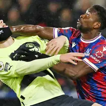 Marc Guehi merupakan pemain didikan akademi Chelsea. Namun, pemain berusia 23 tahun tersebut dilepas ke Crystal Palace pada tahun 2021. Kini Guehi bisa dibilang berkembang pesat dalam dua musim terakhir. Dia menjadi andalan di lini pertahanan The Eagles berkat performanya yang konsisten. (AFP/Ben Stansall)