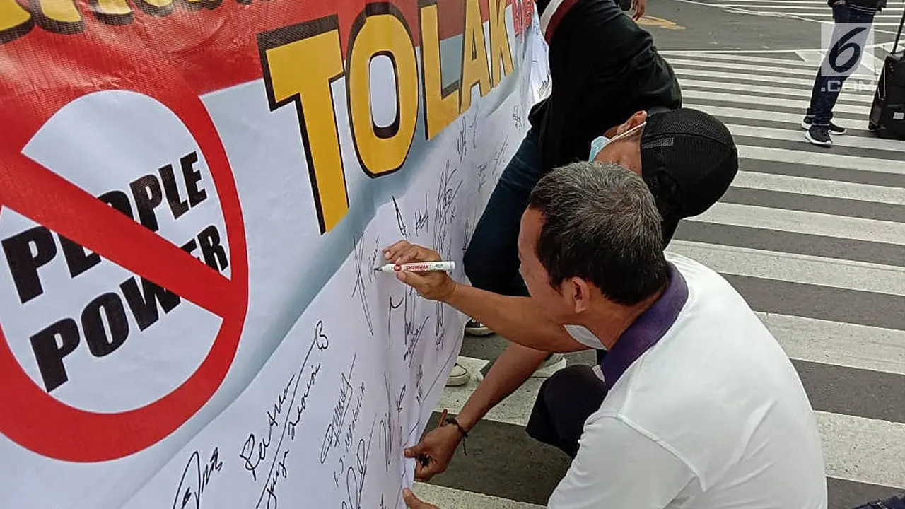 Kumpulkan Tanda Tangan, Pengunjung CFD Tolak Gerakan People Power