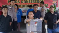 Kapolresta Gorontalo Kota Kombespol Ade Permana saat menunjukan barang bukti (Arfandi Ibrahim/Liputan6.com)