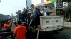Polisi mengimbau pengunjung Season City untuk memindahkan parkir kendaraannya. Bagi yang tak menggubris, polisi akan menderek kendaraan tersebut.