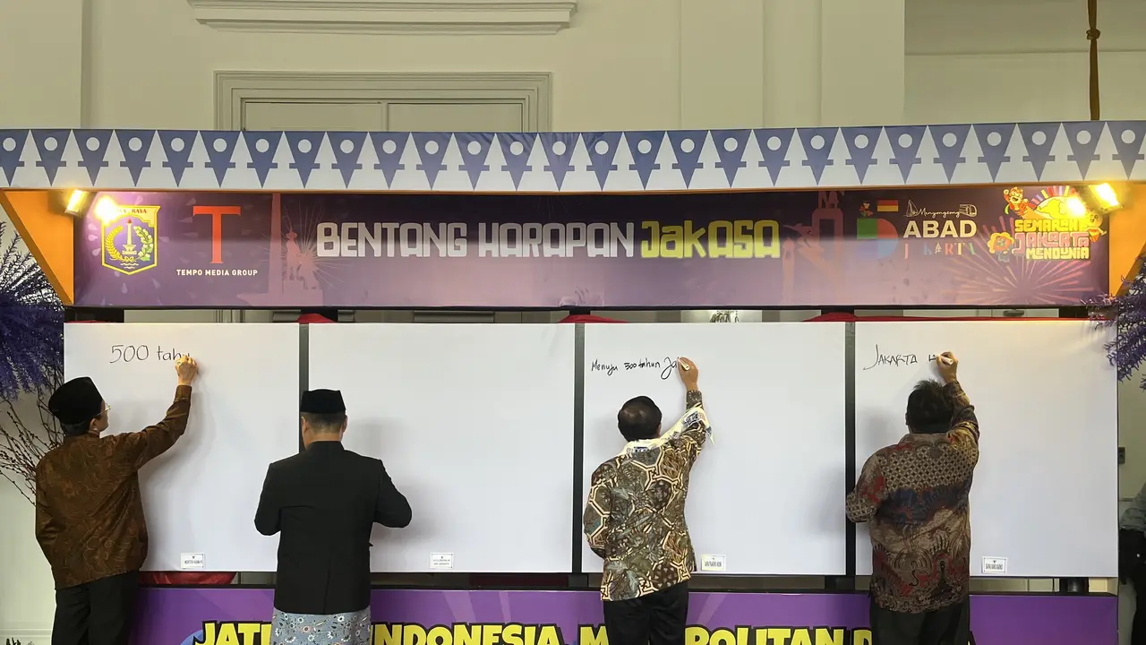 Mantan gubernur dan wakil gubernur Jakarta hadir dalam acara Bentang Harapan JAKasa di Balai Kota Jakarta, Selasa (31/12/2024).