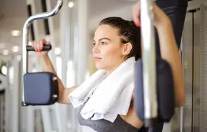 Panduan Progressive Overload untuk Perempuan Pemula agar Latihan Beban Makin Efektif