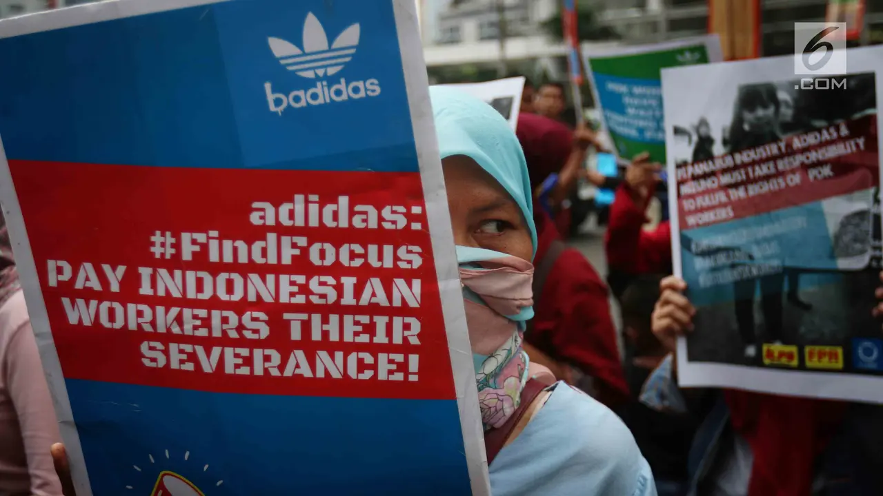 Aksi Perjuangan Buruh Perempuan Adidas-Mizuno Didepan Kedubes Jerman