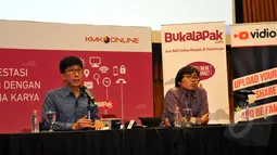 CEO EMTEK Group Sutanto Hartono (kiri) mengungkapkan investasi kepada Bukalapak.com sebagai bentuk strategi untuk semakin melebarkan sayap di ranah online, Jakarta, Rabu (4/1/2015). (Liputan6.com/Panji Diksana)