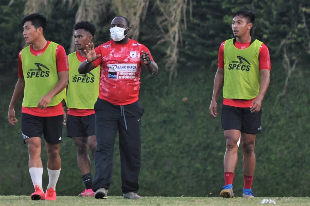 Pelatih Persipura, Jacksen Tiago
