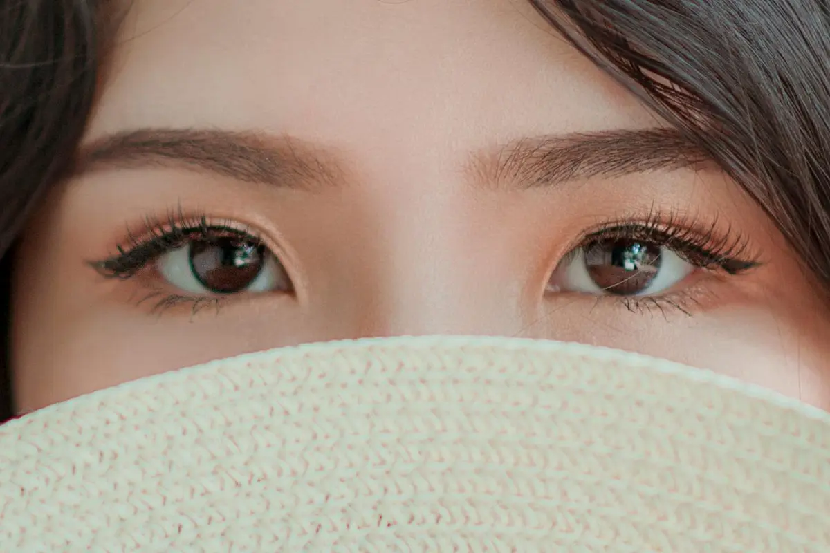 7 Tips Menggunakan Eyelash Curler Agar Bulu Mata Lentik Tahan Lama (pexels.com)