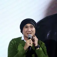 Penyanyi bernama asli Erdian Aji Prihartanto alias Anji itu mengaku bersyukur dengan keberhasilan lagu Dia tahun 2016 silam. Video klip yang banyak masuk ke google itu membanyak menutup berita-berita negatif sebelumnya. (Nurwahyunan/Bintang.com)