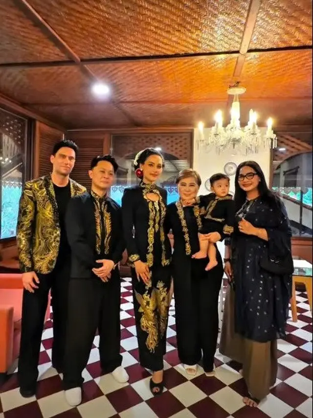 Dekorasi Acara Tedak Sinten Putra Erika Carlina