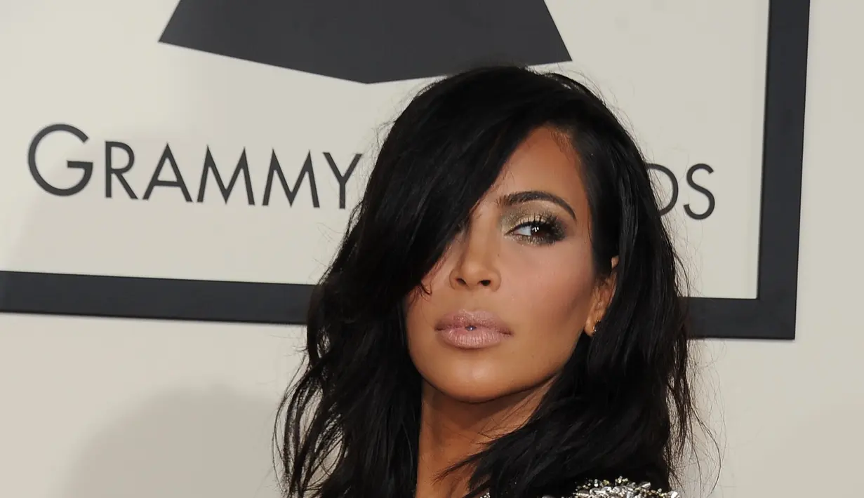 Menurut Kim Kardashian, selama ini Taylor memerankan aktingnya dengan baik. Sehingga seluruh publik menaruh simpati kepadanya. Perselisihan antara Kim dan Taylor berawal dari Kanye melibatkan Taylor dalam video clip Famous. (AFP/Bintang.com)