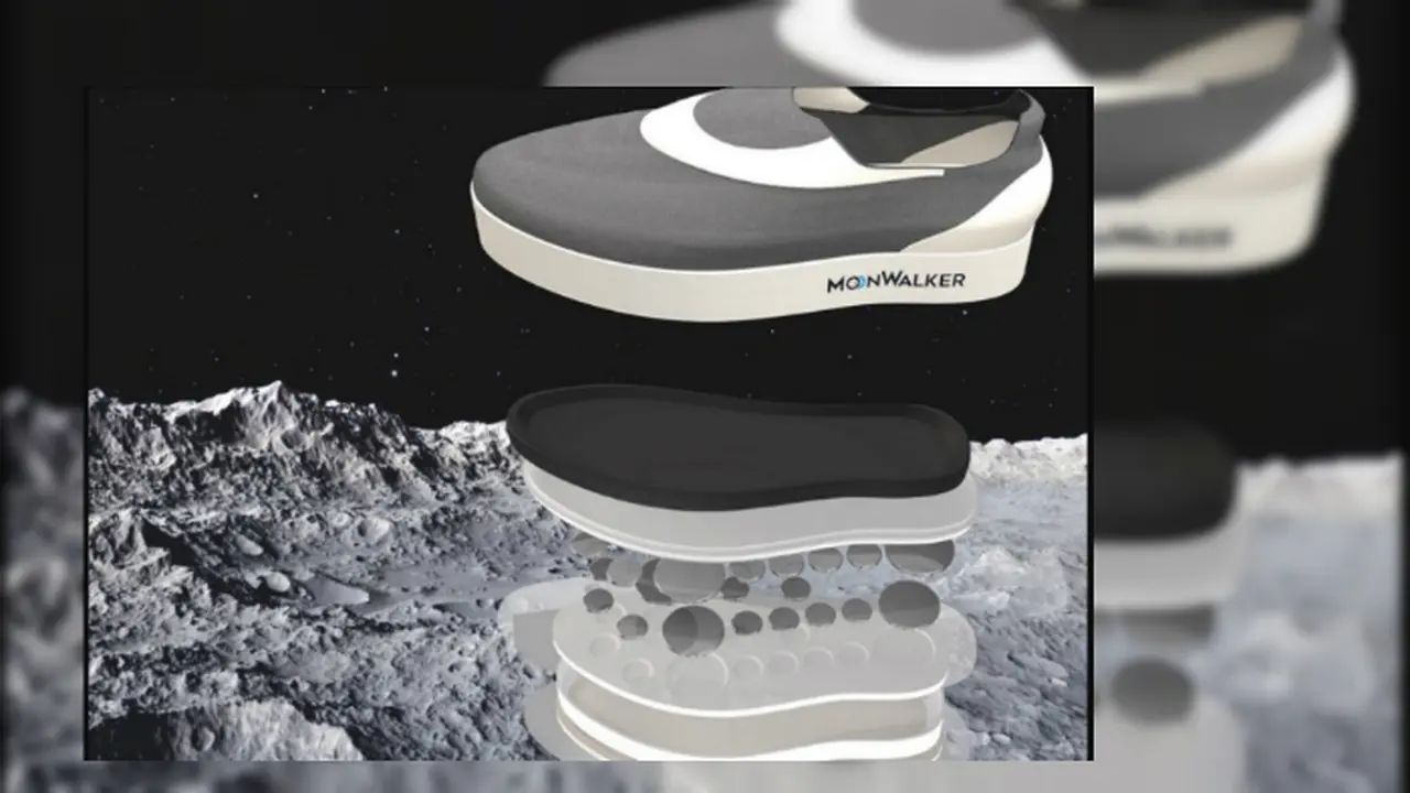 Sensasi Berjalan di Ruang Angkasa dengan Sepatu 'Moonwalker'
