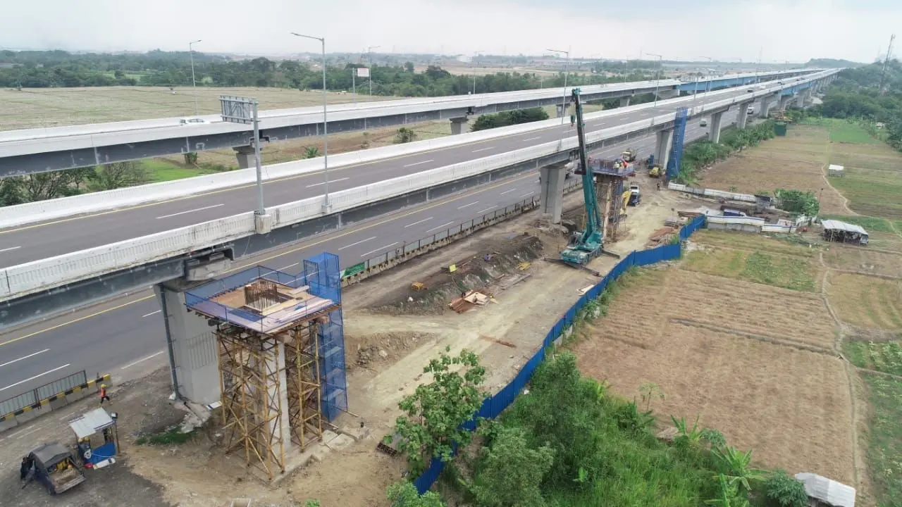 PT Jasamarga Jalanlayang Cikampek (JJC) tengah membangun 4 tempat parkir darurat (emergency parking bay) di Jalan Tol Jakarta-Cikampek II (Elevated) atau Tol Layang Jakarta-Cikampek.
