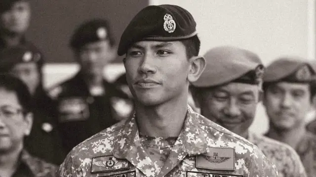 Pangeran Brunei Darussalam Abdul Mateen berseragam militer. (Instagram/@tmski)