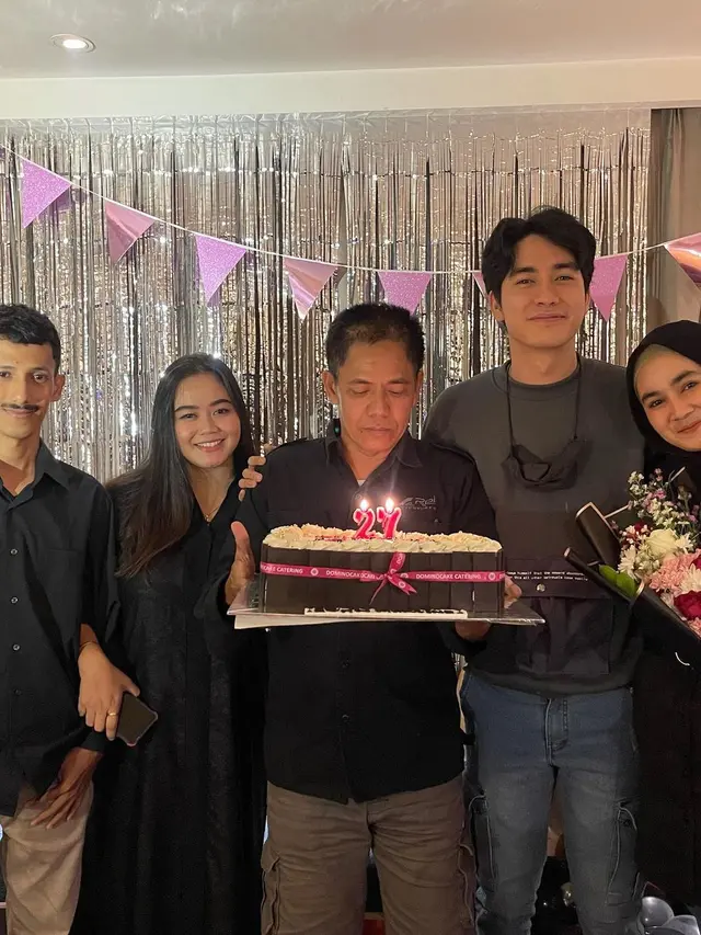 Momen Perayaan Ultah Evan Marvino yang ke-27, Dapat Kejutan Manis dari Istri. (Sumber: Instagram/evanmarvino)