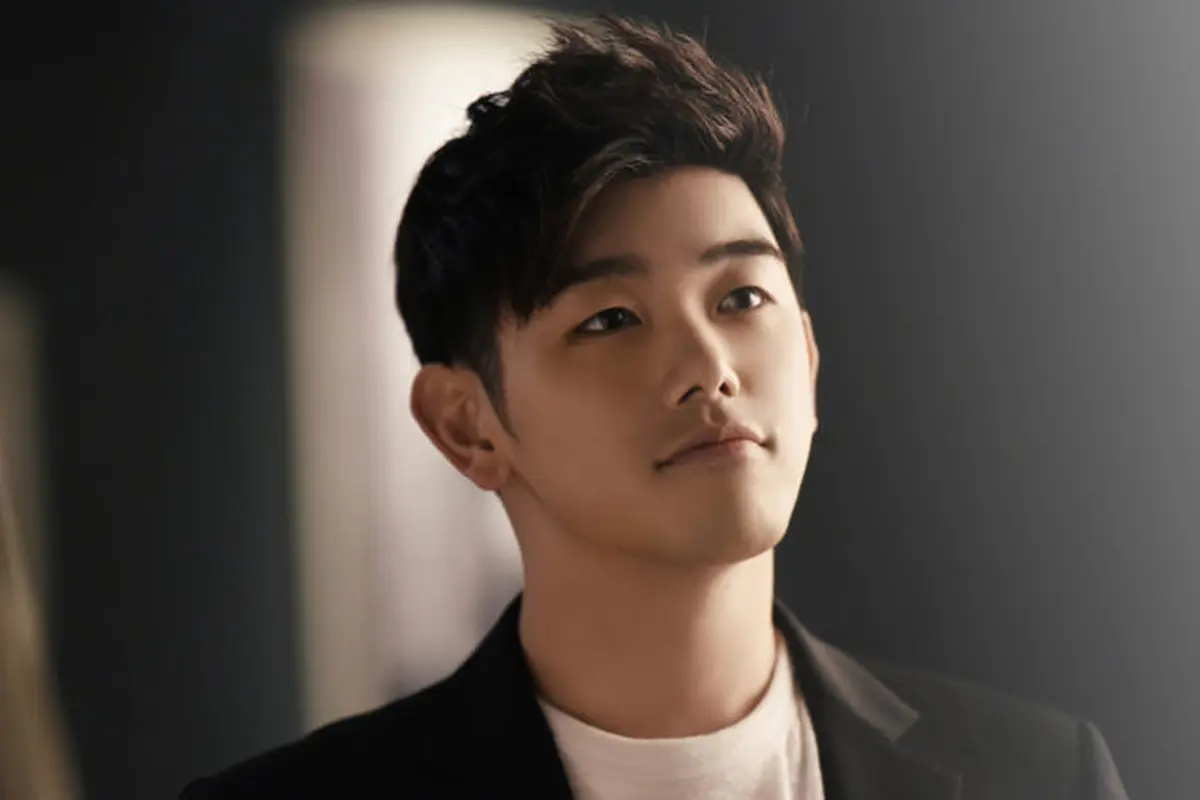 [Bintang] 8 Idol K-Pop yang Menguasai Lebih dari Dua Bahasa Asing