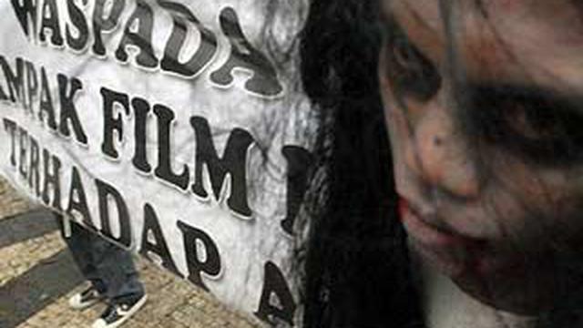 82 Hantu Nini Thowok Terbaru