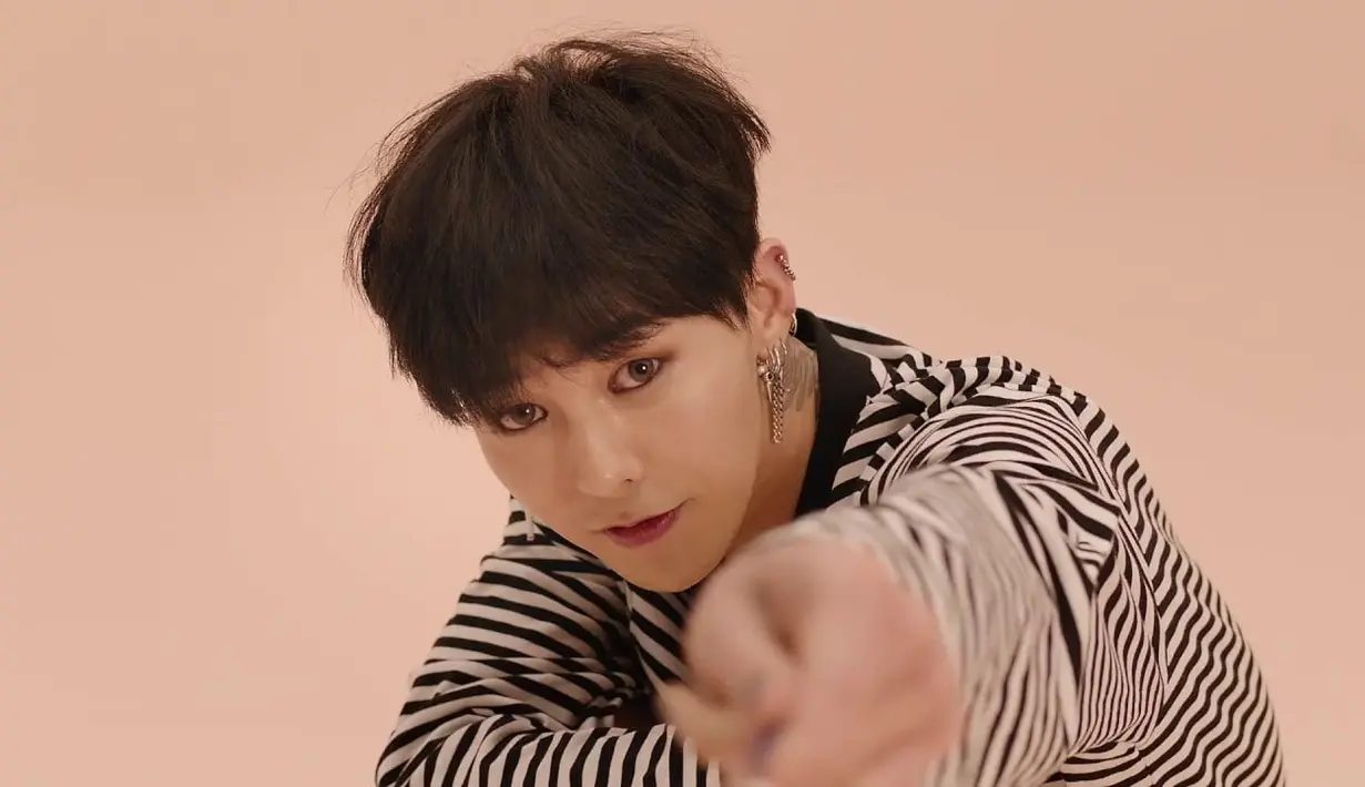 Jika ditotal, G-Dragon sendiri sudah menghabiskan waktu 51 hari untuk menyembuhkan pergelangan kakinya di rumah sakit. (Soompi)