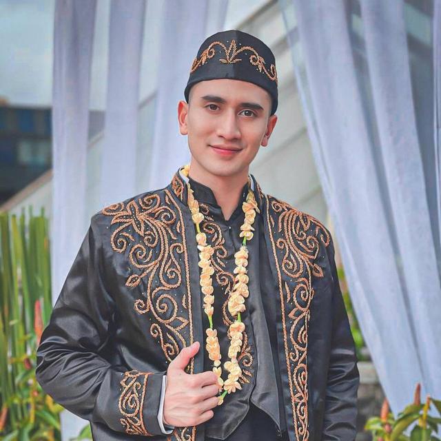 6 Potret Verrell dan Ranty Maria Pakai Baju Pengantin Adat Jawa, Curi Perhatian