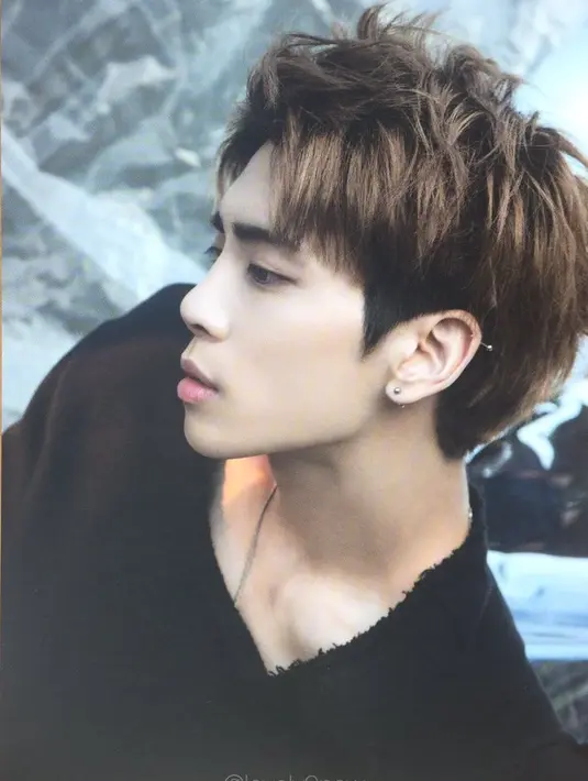 Oleh karena itu, SM Entertainment meminta agar para penggemar menghormati keputusan dari keluarga Jonghyun. (foto: pinterest.com)