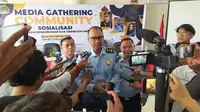Kepala Divisi Keimigrasian Provinsi Gorontalo Andry Indrady saat memberikan keterangan pers (Arfandi Ibrahim/Liputan6.com)