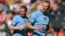 Pemain Manchester City, Erling Haaland dan Kevin De Bruyne dalam laga lanjutan Liga Inggris 2024/2025 melawan Southampton di St Mary's Stadium, Southampton, Inggris, Sabtu (10/05/2025) waktu setempat. (AFP/Glyn Kirk)