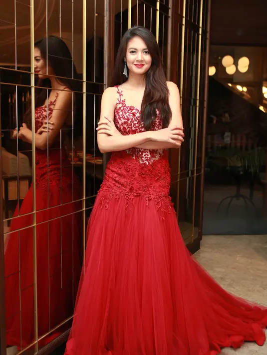 "Jadi tadi ketemu orang Depok, ternyata ramai banget dan seru. Tadi seru-seruan lakukan Jomblo Dance juga," kata Aurelie Moeremans di D'Mall, Depok, baru-baru ini saat promo film terbarunya. (Nurwahyunan/Bintang.com)