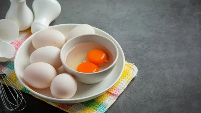 Ilustrasi Telur Ayam (Photo by jcomp on Freepik)