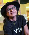 Film Wiro Sableng 212 tak hanya mengajak para aktor dan aktris papan atas untuk berperan di dalamnya. Namun Lala Timothy selaku produser ternyata mengajak seorang rocker ternama, Andy /rif. (Adrian Putra/Bintang.com)