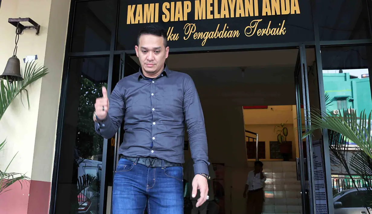 "Kondisi masih parah, kita lihat latar belakang si pelaku yang tidak kita tahu, dan kita takut akan terjadi hal-hal yang tidak diinginkan terjadi pada korban lagi, dalam hal ini adik kami makanya kami pindahkan ke Rumah Sakit lain," kata Fadhlan. 