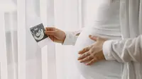 Dapatkan manfaat yang luar biasa dengan menerapkan stimulasi ini pada bayi sejak dalam kandungan.  (Sumber: Freepik/prostooleh).