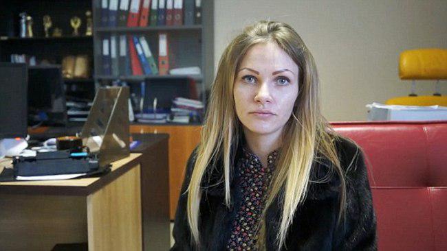 Anastasia Kretova, karyawan salon. yang melakukan manikur ceroboh terhadap Maria | foto: copyright dailymail.co.uk