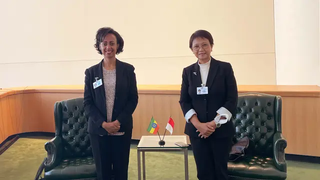 Menlu RI Retno Marsudi dan Menkes Ethiopia, Mrs. Lia Tadesse Gebremedhin bertemu di sela-sela High Level Week SMU ke-77 PBB di New York (24/09/2022). (Dok: Kemlu RI)