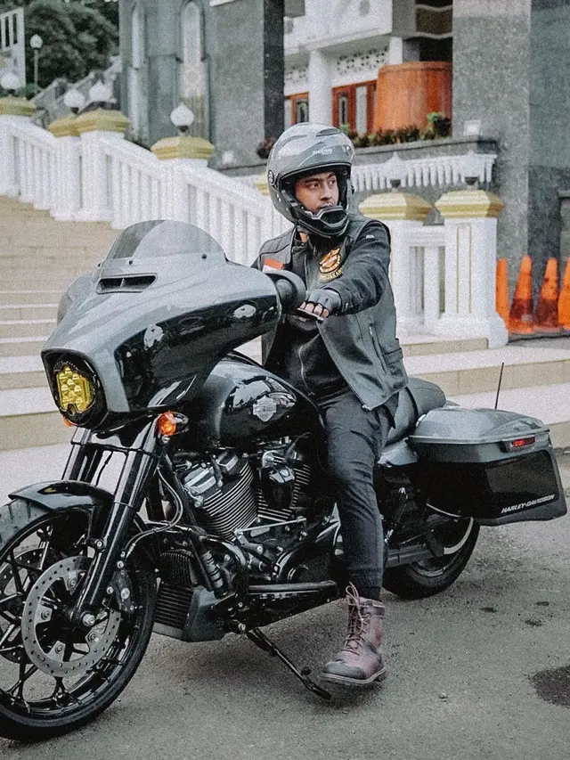 7 Potret Arya Saloka saat Touring dengan Moge, Curi Perhatian