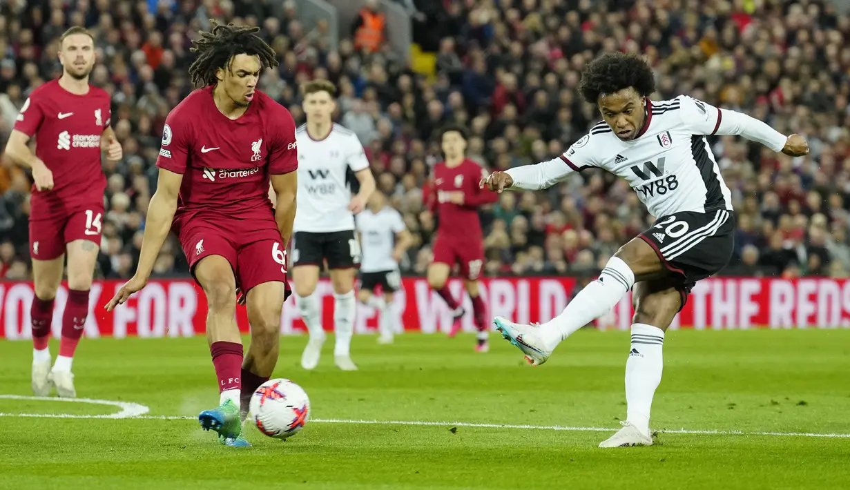 Mereka tertinggal empat angka di belakang Manchester United (MU). (AP Photo/Jon Super)
