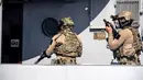 Pasukan khusus Angkatan Laut Siprus dan US Navy SEAL mengambil bagian dalam latihan penyelamatan bersama Amerika Serikat-Siprus di Pelabuhan Limassol, Siprus, Jumat (10/9/2021). (IAKOVOS HATZISTAVROU/AFP)