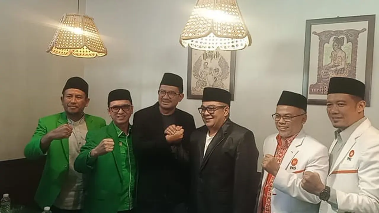 Helmi Budiman-Yudi Nugraha (SOMEAH) nomor urut 1 saat melakukan deklarasi di jalan Bank, Kecamatan Garut Kota, beberapa waktu lalu. (Liputan6.com/Jayadi Supriadin)