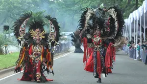 Penampilan Jember Fashion Carnaval di Lippo Village Karawaci. foto: istimewa