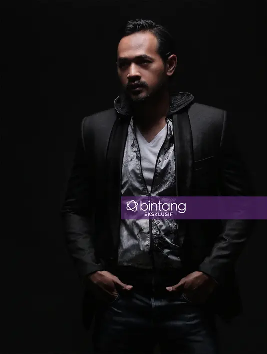 Selain itu, banyak peran yang selama ini diidamkan. salah satunya, ingin berperan sebagai ayah yang memiliki anak dengan banyak masalah. Meski selama ini ia mengaku beberapa kali mendapatkan peran sebagai ayah. (Bambang E. Ros/Bintang.com)