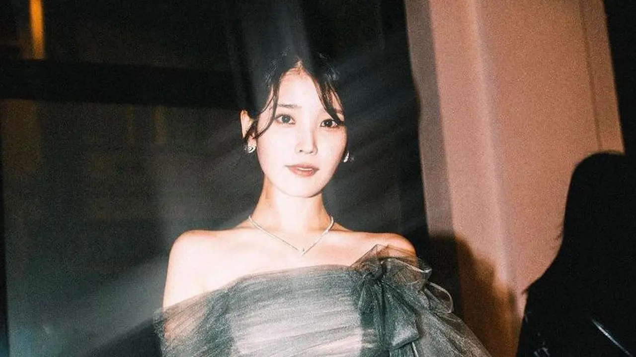 IU Tampil Elegan di Festival Film Cannes dengan Gaun Tulle dan Perhiasan Mewah Senilai Rp1,6 M