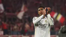 Gelandang Real Madrid, Jude Bellingham menyapa para penggemar setelah pertandingan leg kedua perempat final Liga Champions 2025/2026 antara FC Bayern Munich dan Real Madrid di Munich, Jerman bagian selatan, pada 15 April 2026. (Karl-Josef Hildenbrand / AFP)