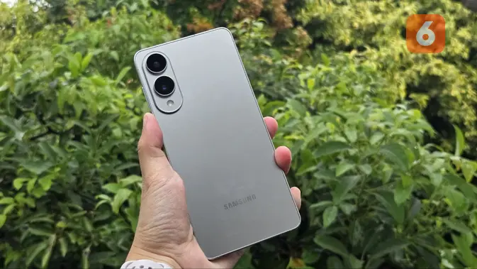 Galaxy S25 Edge hanya memiliki dua kamera di bodi belakangnya (Liputan6.com/ Agustin Setyo Wardani)