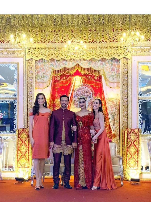 Resmi Menikah, 7 Pesona Intan Aletrino Putri dalam Busana Minangkabau