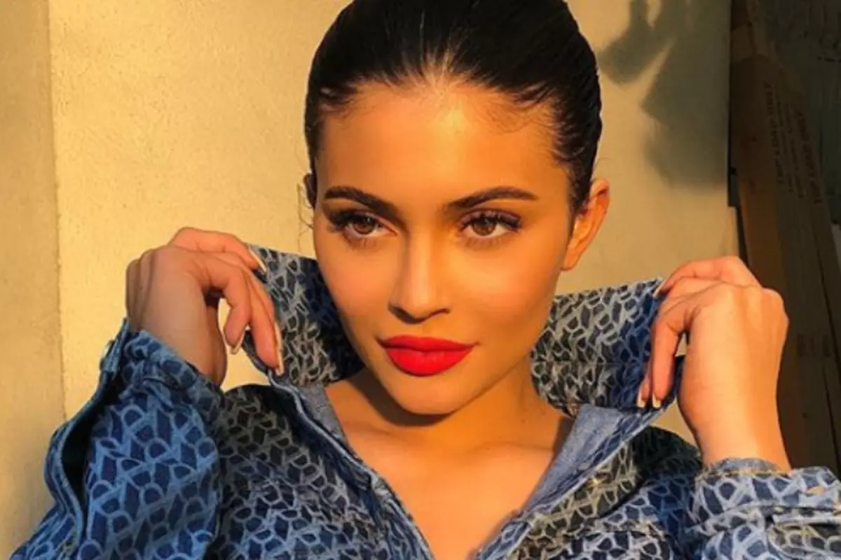 Kerap Tampil Sensual, Ini Sederet Warna Lipstik Andalan Kylie Jenner